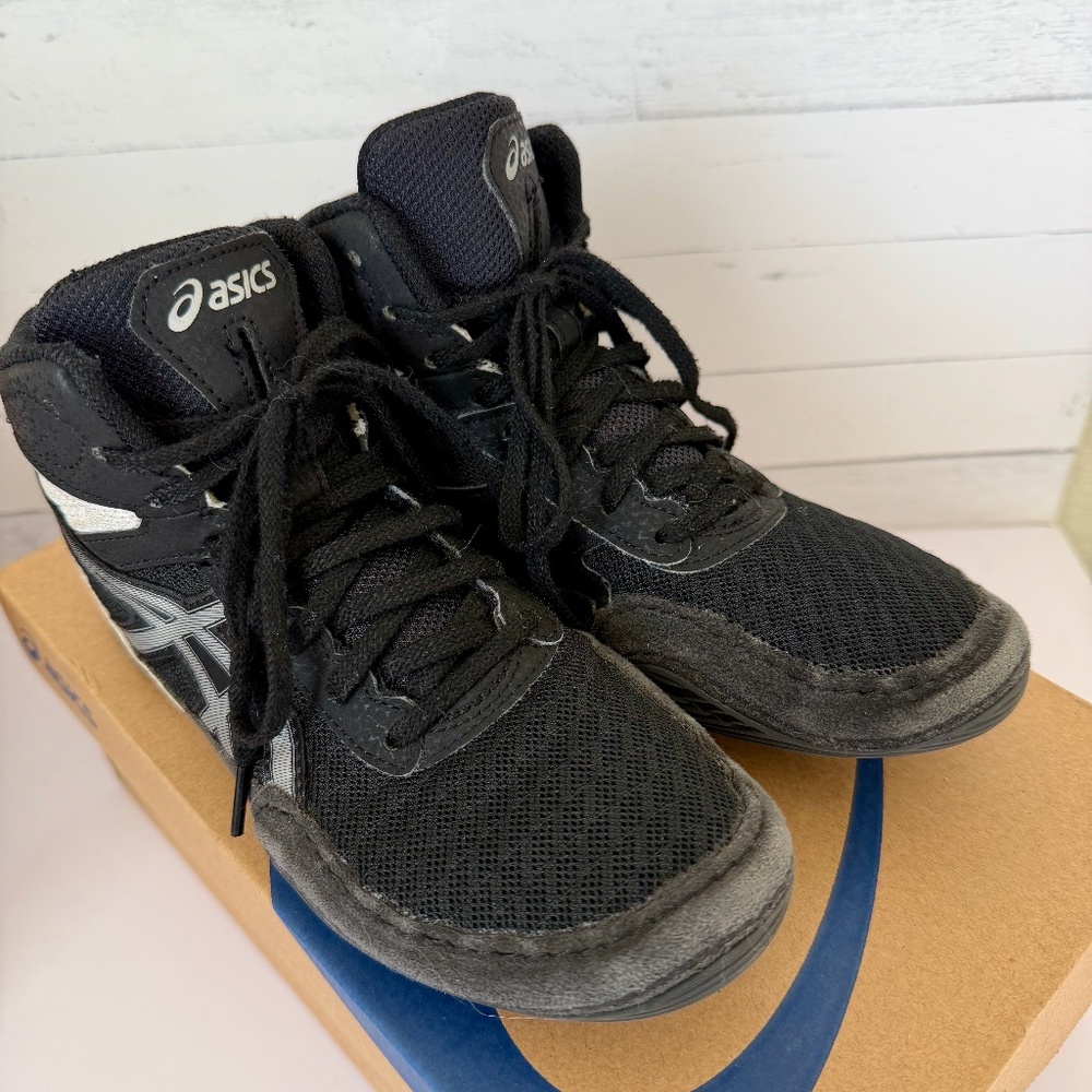 Asics Matflex 6 Youth Size 3 Wrestling Shoes Black/White 1084A007